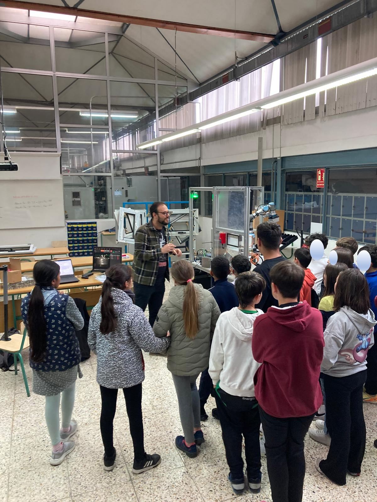 Presentando a alumnos de EPO
